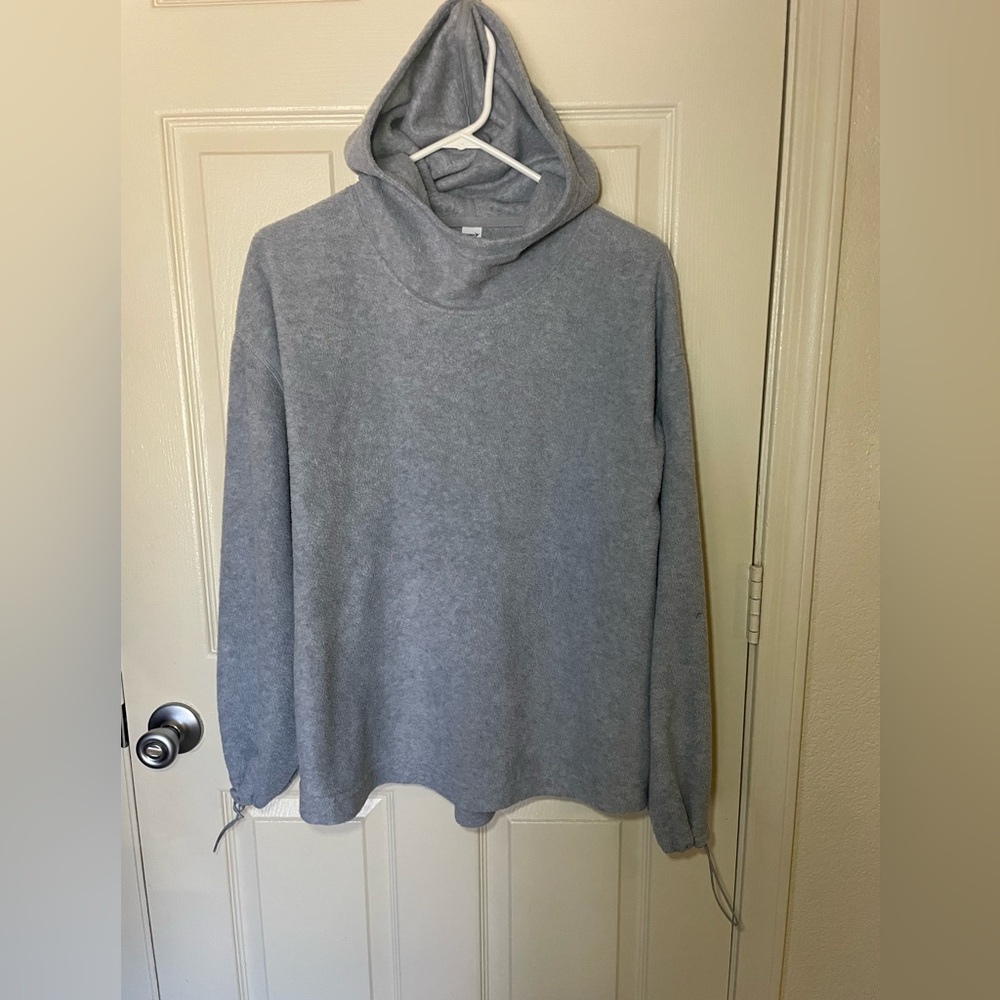 Old Navy Active wear Grey sweat shirt with hood Size L